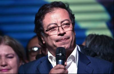 Governo da Colômbia anuncia cessar-fogo com grupos armados no país