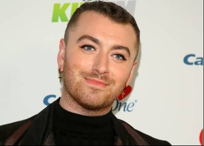 Festa profana embala o clipe de 'Unholy', de Sam Smith e Kim Petras 