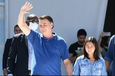 Bolsonaro participa de cerimônia de ingresso da filha no Colégio Militar