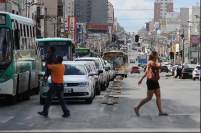Candidatos ao Governo do DF garantem prioridade a pequenos comerciantes
