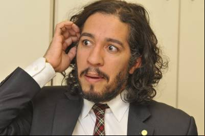 Jean Wyllys é condenado a pagar R$ 10 mil por falar que MBL defende o nazismo