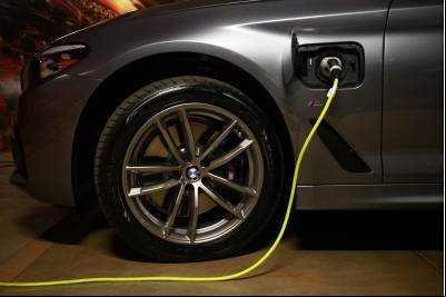 Prefeitura de São Paulo vai reembolsar parte de imposto sobre carro elétrico