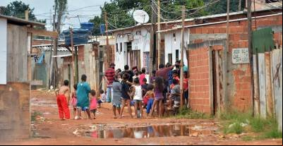 Renda do brasileiro é a menor em 8 anos, aponta IBGE 