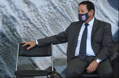Mourão apoia ação contra Moraes e diz que Bolsonaro usa 